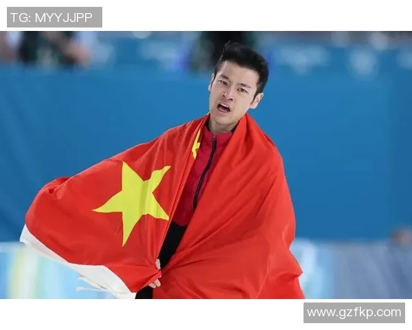 球员身穿国旗庆祝夺冠，感动无数网友